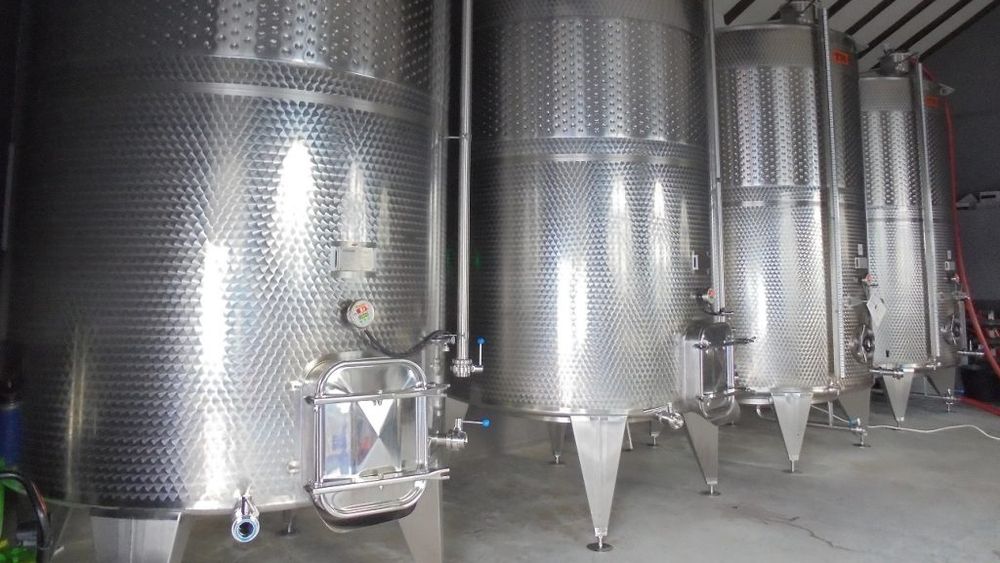 Vinurile românești exportate în interiorul UE ajung cu precădere în Marea Britanie și Germania; cea mai mare cantitate de vin importată  de România a provenit din cramele de peste Prut