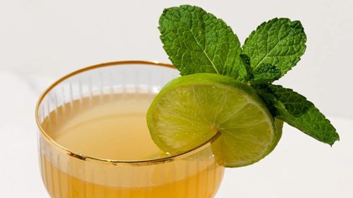 Kombucha cu ghimbir, alternativa perfectă pentru un cocktail sau mocktail sănătos / O băutură ușoară care te va răcori perfect