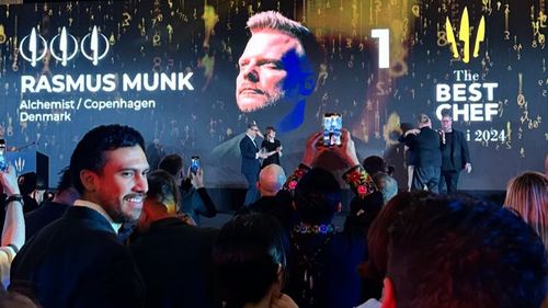 A fost desemnat cel mai bun bucătar din lume la a opta ediție a premiilor The Best Chef Awards/ Este danezul Rasmus Munk, bucătar și coproprietar al restaurantului Alchemist din Copenhaga