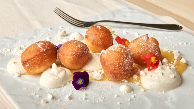 Mini papanași cu Hochland brânză de vaci / Desertul preferat al românilor