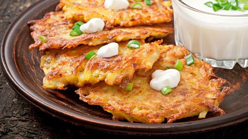 Rețete pentru studenți. La fel de bine, o idee perfectă pentru cină: hash brown, din cartofi