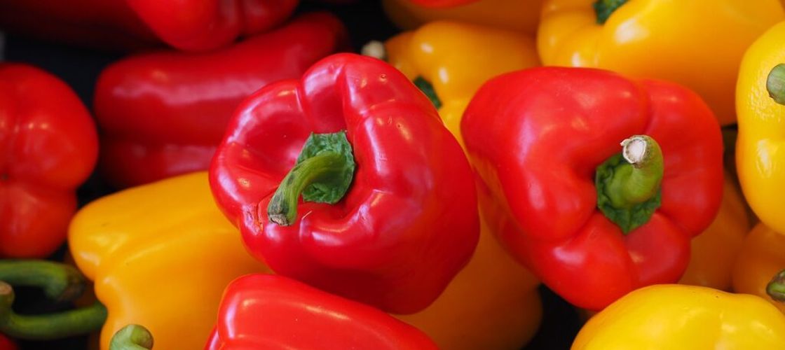 Care ardei gras are cele mai multe vitamine și cum îl alegi corect / Ce culoare are „campionul” nutrienților