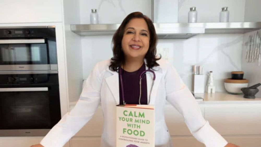 VIDEO I Stilul și obiceiurile dietei care poate deveni un antidot pentru anxietate, explicate de un psiholog-nutriționist de la Harvard Medical School. „Starea de spirit se îmbunătățește și cu ajutorul dietei”