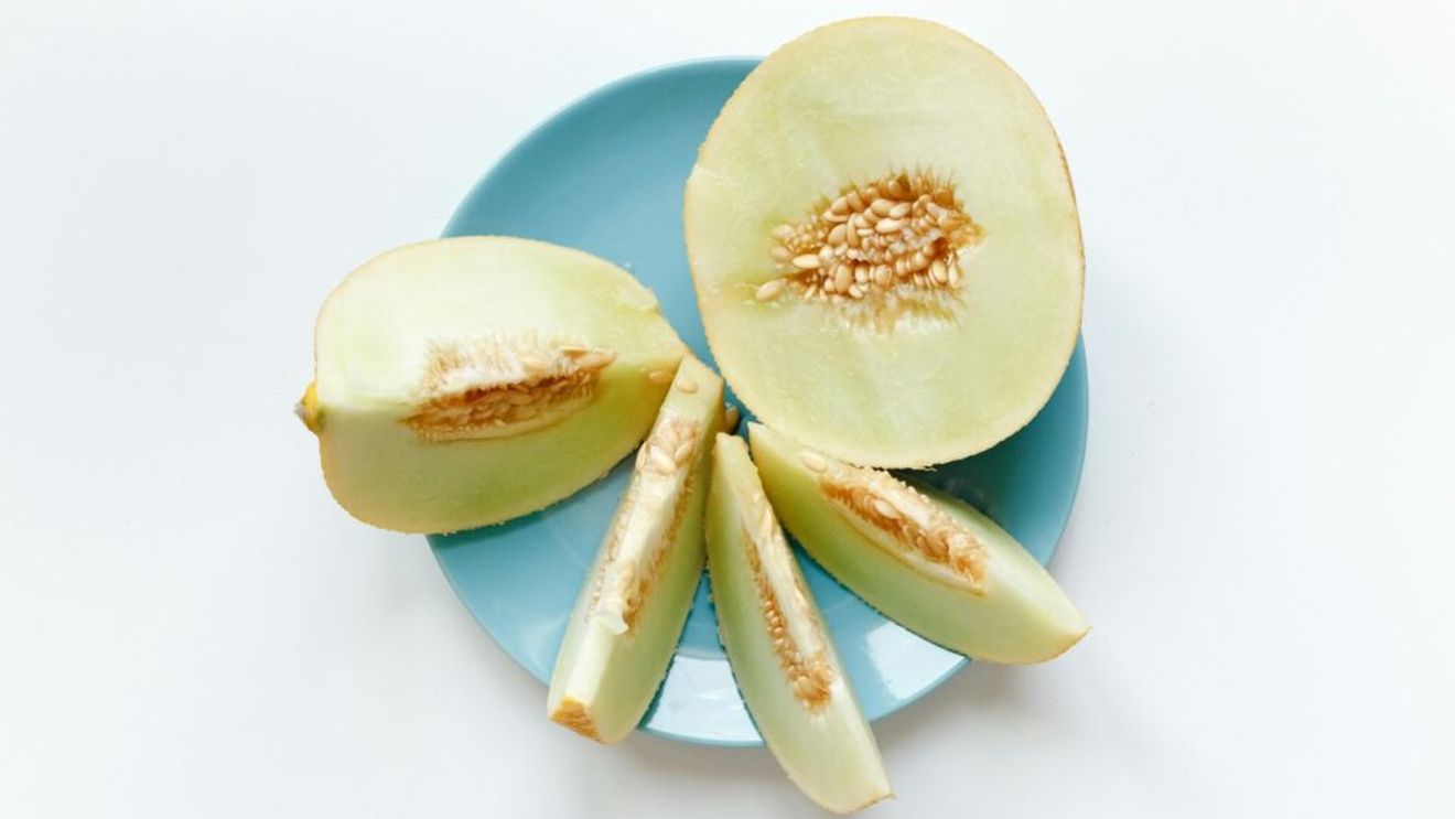 O cură de pepene galben reglează tensiunea, colesterolul si nu numai. Iată ce beneficii aduce organismului acest fruct delicios