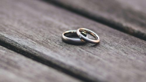 Un fermier german şi-a pierdut verigheta, care a fost găsită de un măcelar în stomacul unei vaci/ Găsitorul a primit, în semn de mulţumire, o ladă cu bere Augustiner