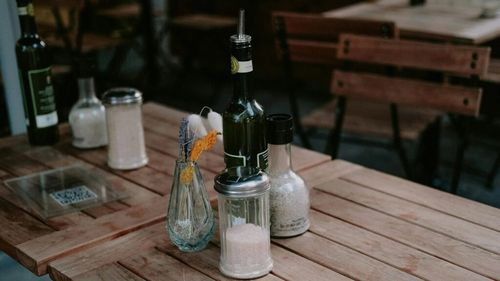 Gândește-te de două ori înainte să folosești sarea și piperul la restaurant / Sunt cele mai ignorate surse de bacterii / Cum să le eviți fără să-ți strici pofta de mâncare