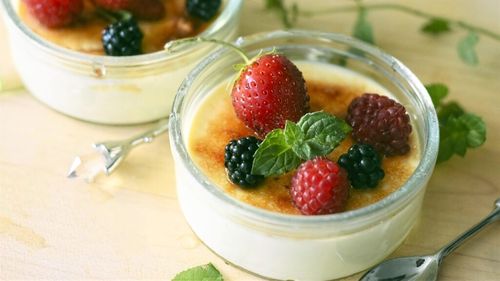 Ovăzul nu înseamnă doar fulgi. Budincă din făină de ovăz și lapte pentru micul dejun, preparată pe flacără sau la microunde