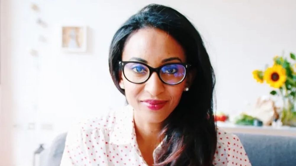 Alimentele simple și aproape complet neprocesate pe care le consumă dimineața și la prânz o nutriționistă care studiază efectele alimentelor ultraprocesate. Ea aplică regula 80/20