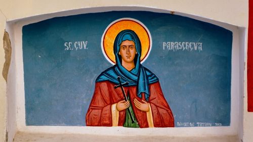 Ce e bine să dai de pomană de Sfânta Parascheva. Tradiția mai puțin cunoscută din spatele covrigilor și al colacilor