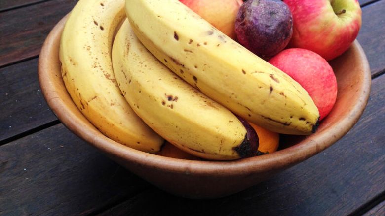 ABC în bucătărie | Cum faci bananele să se coacă peste noapte, folosind două obiecte / Trucul simplu cu o pungă de hârtie și un măr