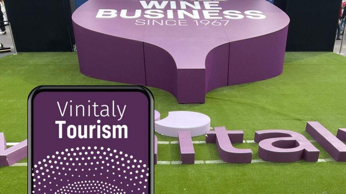 Prima ediție Vinitaly Tourism în cadrul celui mai mare târg de vin din Italia, pentru promovarea turismului viticol. De la „drinking wine” la „living wine”, vinul devine primul criteriu în turismul de experiențe