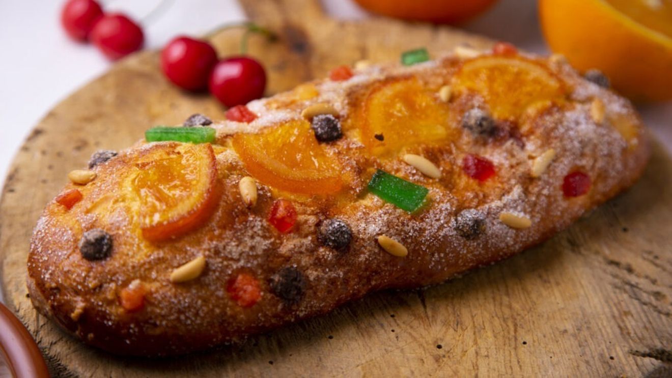 VIDEO | Coca de Sant Joan – prăjitura festivă a spaniolilor, solstițiul de vară și ritualurile soarelui/ Așa o poți prepara acasă 