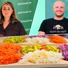 VIDEO | Artizanii gustului (Ep. 4): Au investit banii de la nuntă într-o afacere cu salate. Gicu Roșca (Tăt Normal): „Salata de dovlecel este cea mai căutată. În România, această legume nu este suficint apreciată”