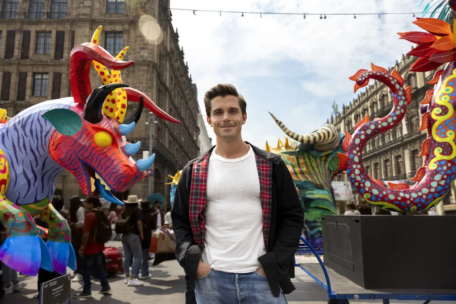 antoni-porowski-parada-alebrijes-mexico-city-national-geographic