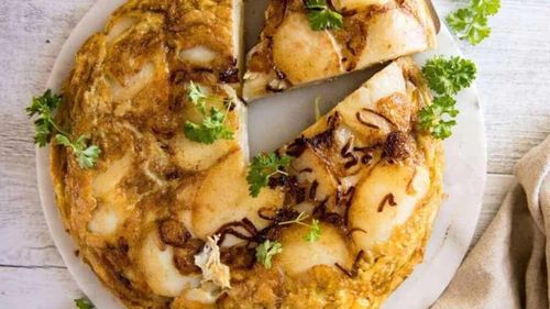 Tortilla spaniolă, omletă pentru un mic dejun care poate fi servit și mai târziu, în timpul zilei