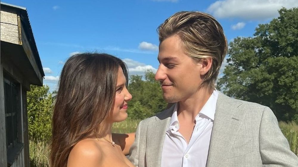 Actrița Millie Bobby Brown a publicat imagini cu „copiii” ei de la ferma la care locuiește împreună cu soțul său. Pe proprietate se află peste 20 de animale: capre, câini, pisici și un măgar.