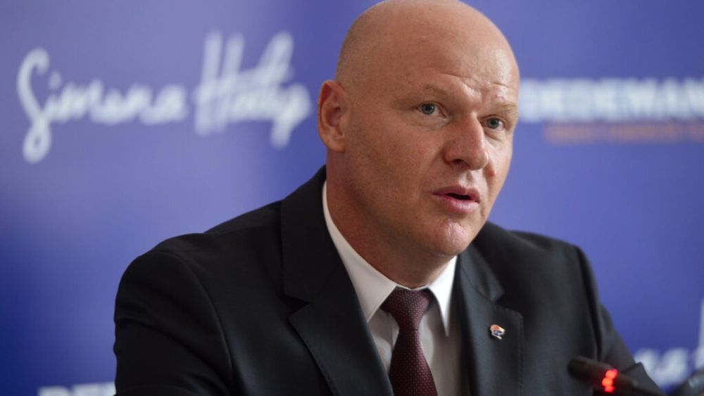 UPDATE | E oficial! Frații Pavăl, proprietarii Dedeman, cumpără Carrefour România / Tranzacția, estimată la aproximativ 823 milioane de euro