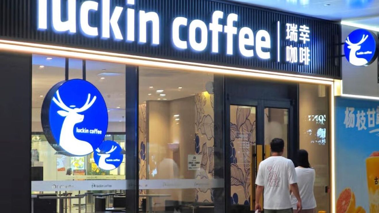 Concurența globală pentru Starbacks vine din China, se numește Luckin Coffee și mizează pe calitate, costuri mici și viteză dată de tehnologie