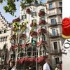 Sfântul Gheorghe la Barcelona/ Trandafiri pe casa lui Gaudi, ciocolată în formă de dragon și pâine în culorile steagului catalan