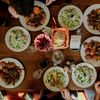 În ce ordine ar trebui să mănânci la masă? Legumele, proteinele și carbohidrații pot avea efecte diferite asupra glicemiei, în funcție de ordinea în care le consumi