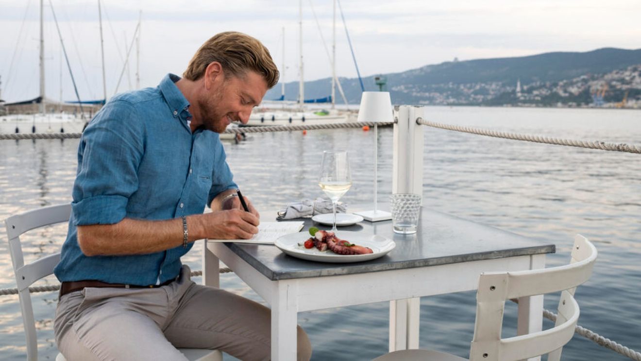 Cum se mănâncă pe un feribot spre Suedia – o experiență unică / Meniu bogat, dar atmosferă mai degrabă de autoservire