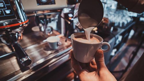 Cafeaua consumată seara ar putea afecta autocontrolul, arată un studiu recent / Cercetătorii avertizează asupra riscurilor comportamentale neașteptate