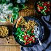 Năut, fasole, linte și tofu: proteinele vegetale care pot susține glicemia stabilă și sațietatea după mese