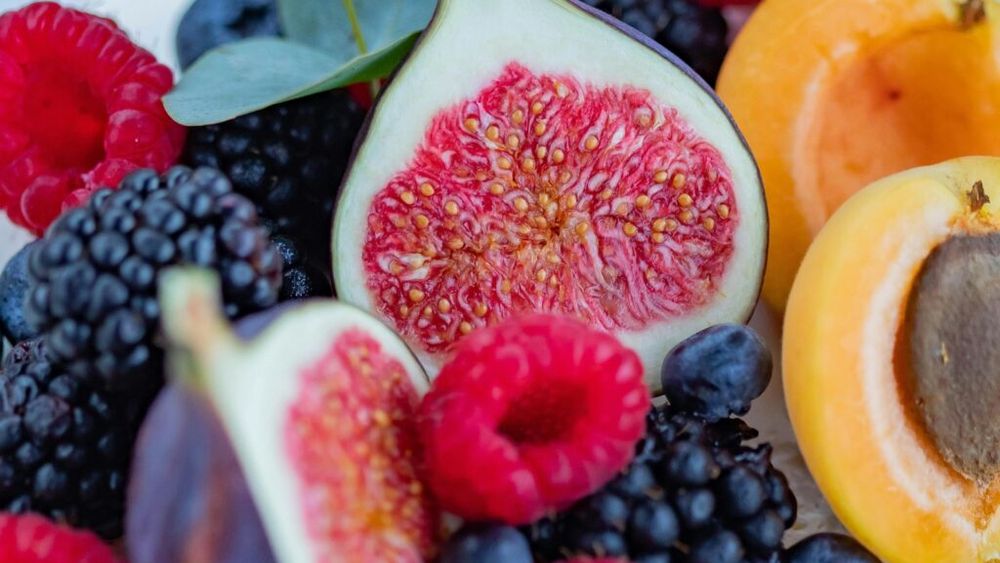 Fructele cu cea mai mare concentrație de vitamina E / Dacă vrei să-ți protejezi ochii, pielea și sistemul cardiovascular, mănâncă des mure, caise și kiwi, potrivit nutriționiștilor