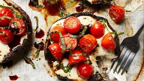 Ciuperci Portobello umplute în stil Caprese / Un prânz delicios, ușor și numai bun pentru o duminică în familie