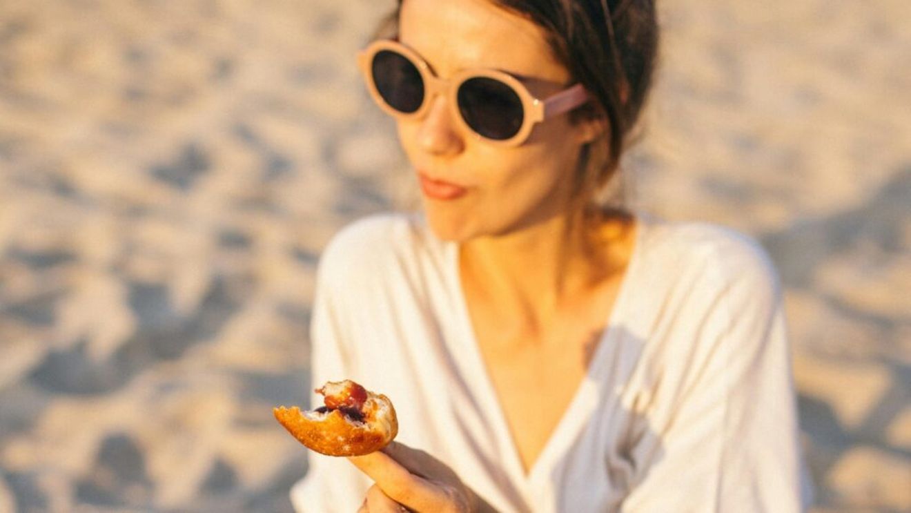 11 alimente pe care nu ar trebui niciodată să le consumi înainte să stai la plajă/ Dacă vrei să eviți balonarea și deshidratarea nu mânca lactate, porumb, pepene, broccoli și alte câteva alimente