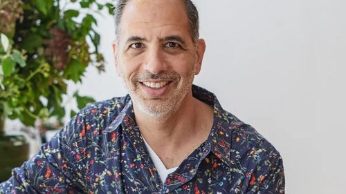 Yotam Ottolenghi mărturisește că grupul său este în criză și pierde 20% din profit. În ciuda situației, a deschis la Geneva primul său restaurant din afara Londrei și recomandă tuturor să gătească pentru a lupta cu anxietatea generală a momentului