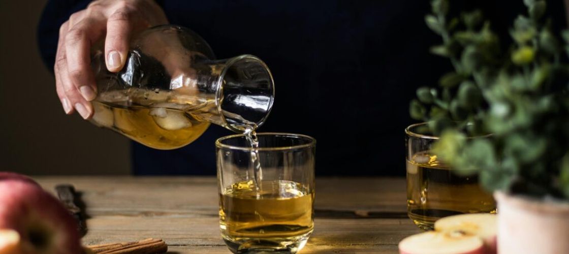 Oțetul de mere, remediu popular pentru înțepăturile de țânțar. Ce spun studiile despre eficiența lui