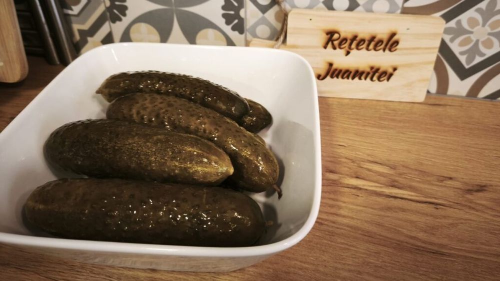 VIDEO | Rețetele Juanitei | Castraveți murați fără de care nu se poate prepara salata de boeuf/ Trucuri pentru a rămâne crocanți peste iarnă