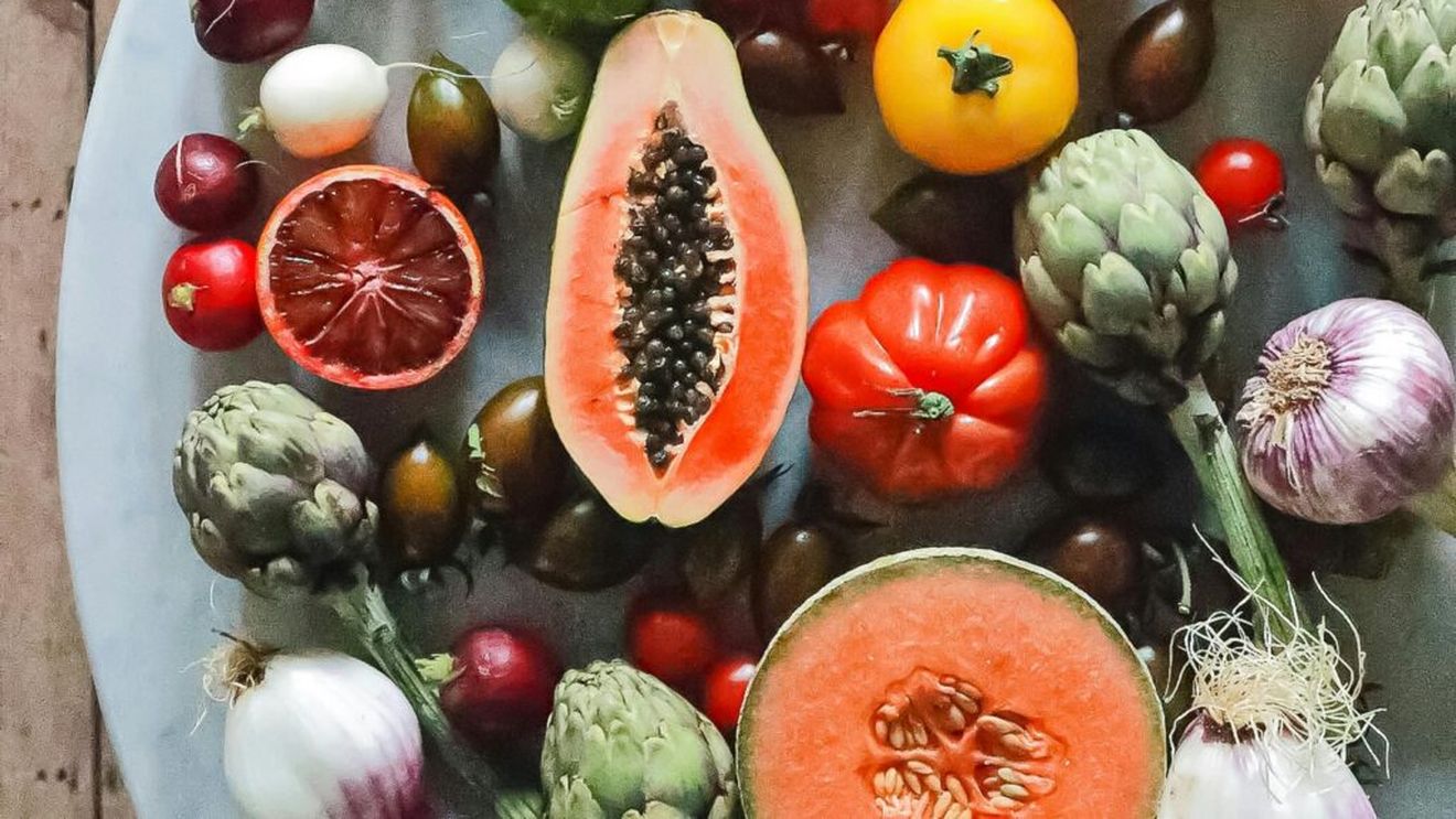 Ce fructe și legume poți mânca în dieta ketogenică / Potrivit nutriționiștilor, trebuie să alegi variante sărace în carbohidrați, precum avocado, zmeură, măsline, kiwi, castraveți sau dovlecel