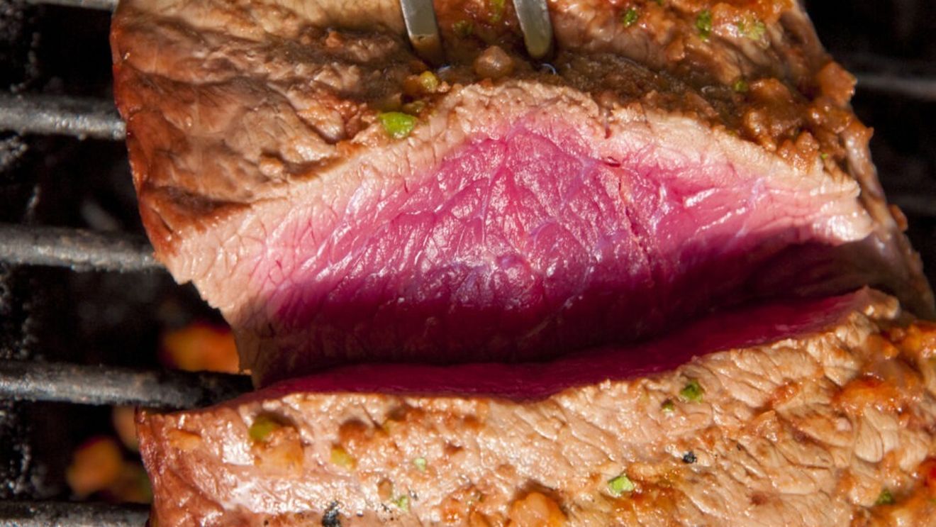 VIDEO | Steak gătit la mașina de spălat vase: mit culinar sau metodă alternativă reală? / Ce spun specialiștii despre această tendință virală / Chiar dacă poți, nu ar trebui să o faci