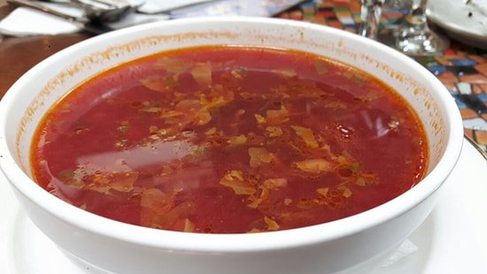 Rețetele Juanitei | Ciorbă de verdețuri, de început de primăvară/ Lobodă, leuștean, ceapă verde și orice frunze vă mai plac