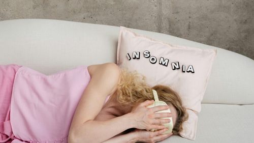 Iată ce ar trebui să mănânci ca să scapi de insomnie/ Orezul, nucile și kiwi, printre alimentele recomandate