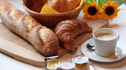 Ce conține un mic dejun tradițional francez / Deși croissantul cu unt este un simbol parizian, fiecare regiune a Franței are propria sa delicatesă matinală