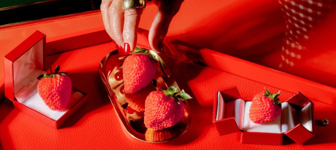 100 de dolari cutia. Un brand de căpșuni de lux a deschis un magazin în New York / Fiecare fruct este ales de un „somelier de fructe”