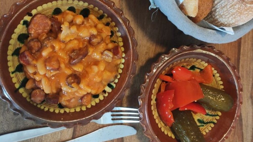Rețetele Juanitei: Iahnie de fasole cu cârnați, făcută de tata. Și când o prepar eu le place, dar toată familia spune că tata o gătește ”dumnezeiește”