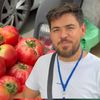 VIDEO | Între câmp și altar: duminica slujește la biserică, iar în timpul săptămânii culege roșii din grădină / Povestea preotului Alin Vraja, care cultivă legume în Botiz: „Fiecare an e provocator și parcă în fiecare an sunt tot mai multe provocări”
