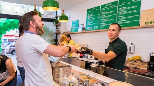 Fast food cu meniu din produse locale și de sezon, fără produse congelate și semi-preparate/ Iulian Suciu (Green Kitchen): „Fără automatizare și digitalizare nu se mai poate supraviețui în Horeca”