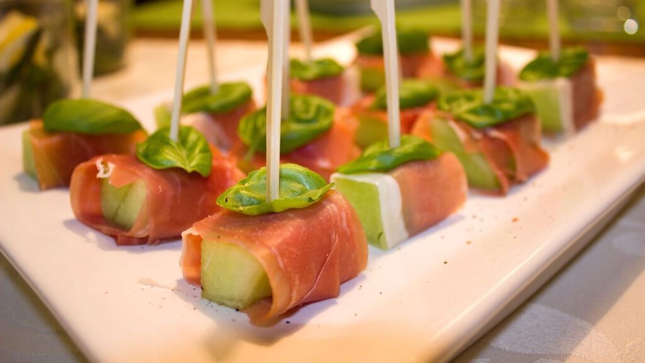 O armonie care rezistă de sute de ani: prosciutto cu pepene galben, una din combinațiile ideale ale verii