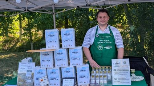INTERVIU | A pornit cu trei hectare de aronia și produce astăzi până la 20 de tone pe an. Alexandru Andrieș, antreprenor din Suceava: „Dacă nu știi să vinzi, ai o problemă”