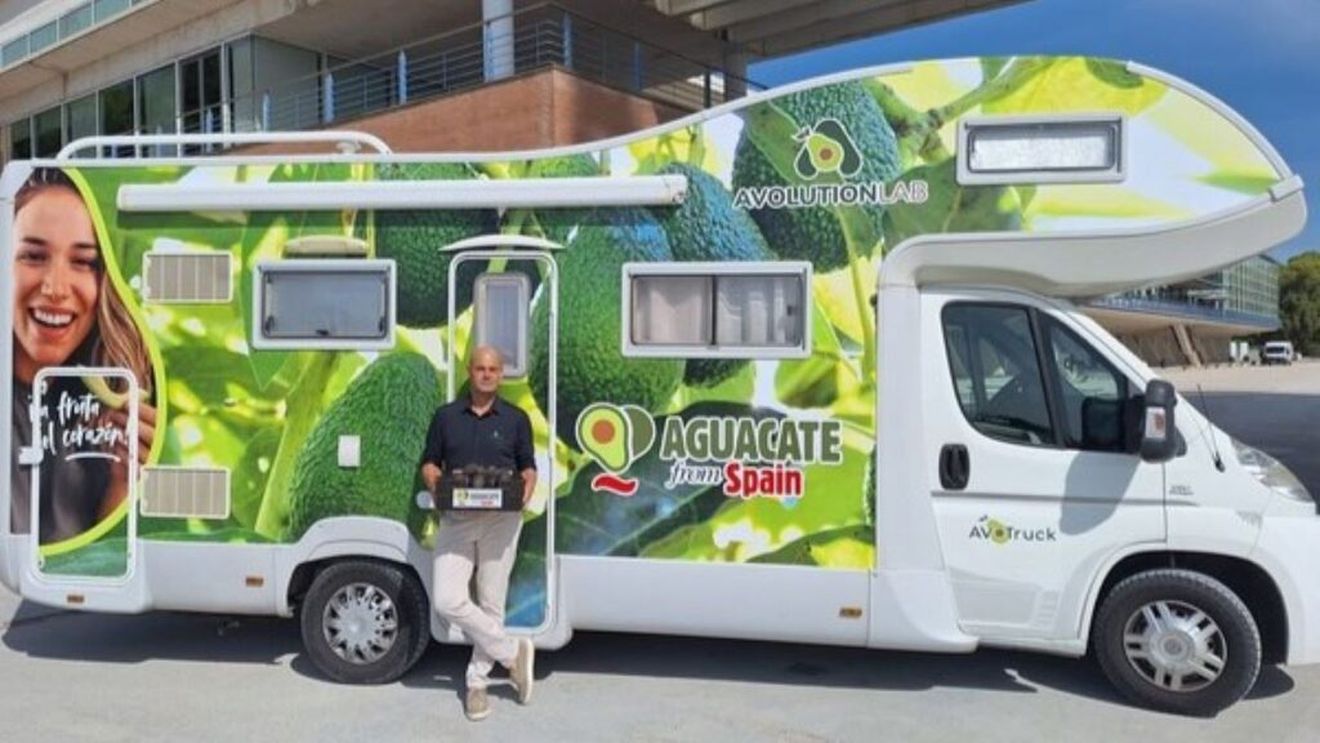 Cum promovează spaniolii fructul de avocado: au pus la drum un Avotruck care străbate țara și va ajunge la Madrid, la Fruit Attraction, unul din cele mai mari târguri de fructe din lume