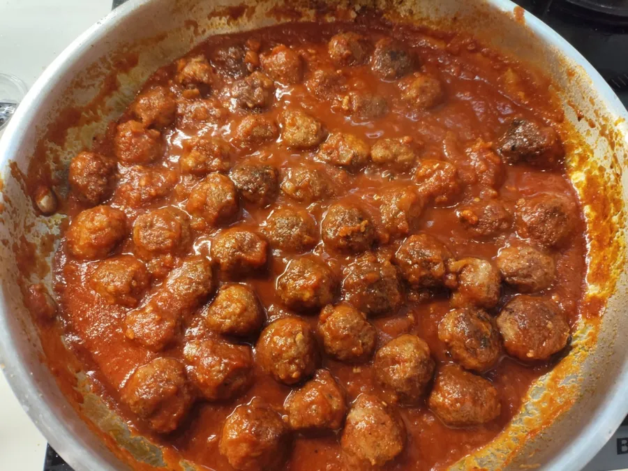 chiftele cu spaghete