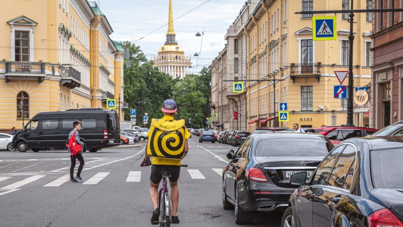 Rusia face arestări după apariţia a zeci de cazuri suspecte de botulism / Sunt suspectați inclusiv livratorii imigranți