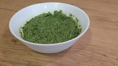 Rețetele Juanitei. Pesto de leuștean. În combinație cu paste și rădăcinoase are gust de ”ciorbă solidă”