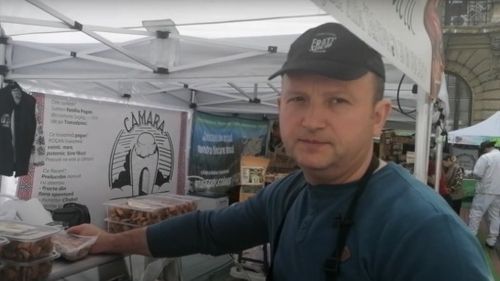 VIDEO Frații Suciu, proprietarii unei mici carmangerii în Ardeal, nu se tem de concurența marilor jucători