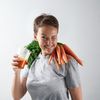 Morcovii nu îți oferă vedere de noapte, iar doi litri de apă nu sunt o regulă pentru toată lumea / Mituri alimentare demontate de specialiști